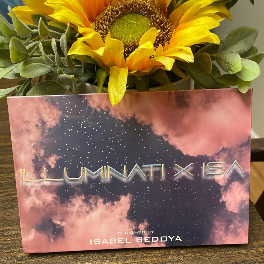 ILLUMINATI X ISA GLAM EYESHADOW PALETTE